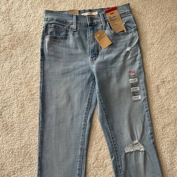 NWT Levi's 724 High Rise Slim Straight Distressed Jeans 27/32 Light Wash - Picture 3 of 13